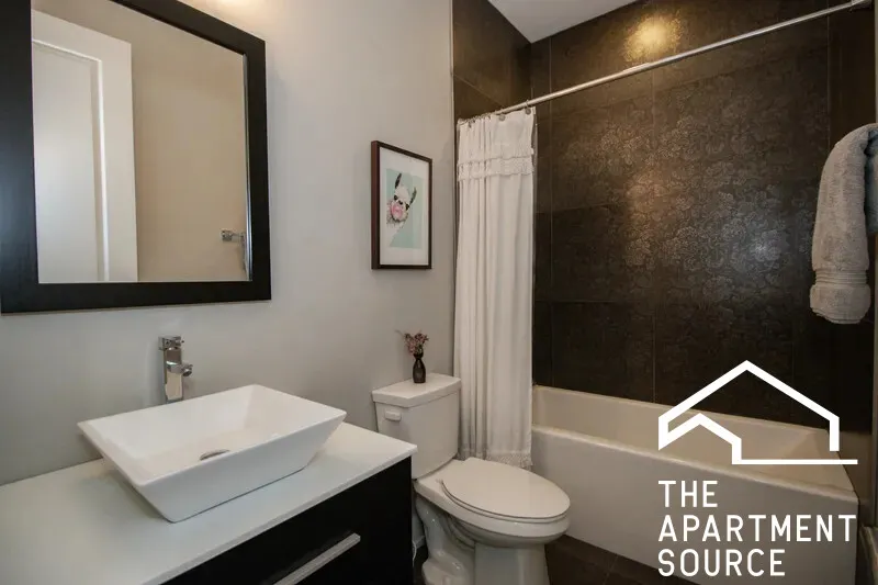 1327 W Grand Ave   60642 60642-unit#2W-Chicago-IL