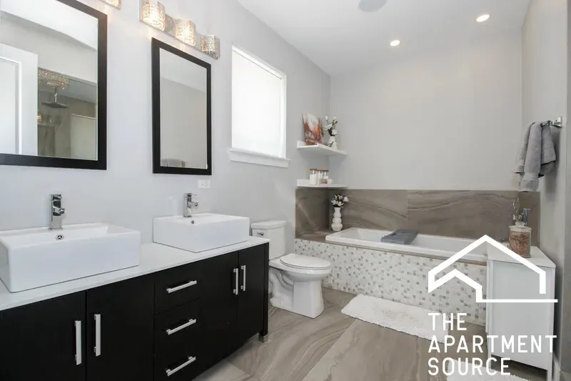 1327 W Grand Ave   60642 60642-unit#2W-Chicago-IL