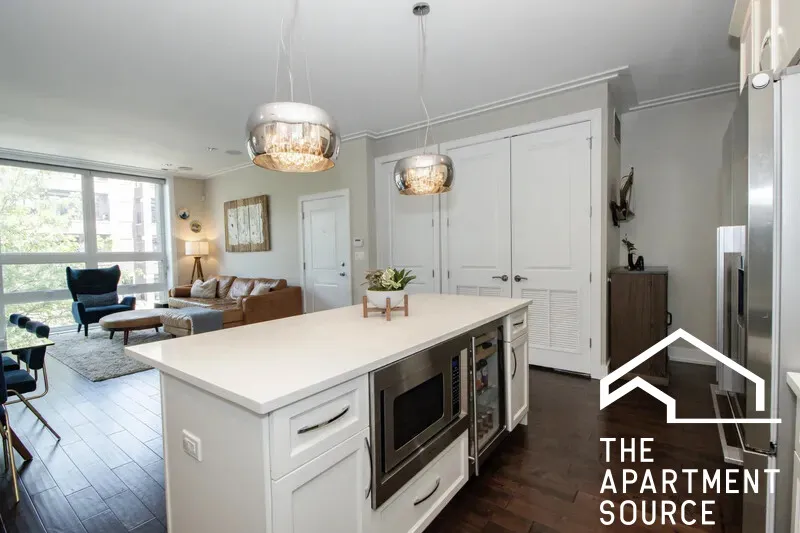1327 W Grand Ave   60642 60642-unit#2W-Chicago-IL