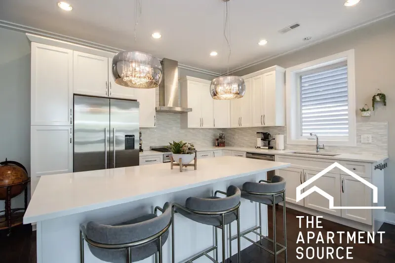 1327 W Grand Ave   60642 60642-unit#2W-Chicago-IL