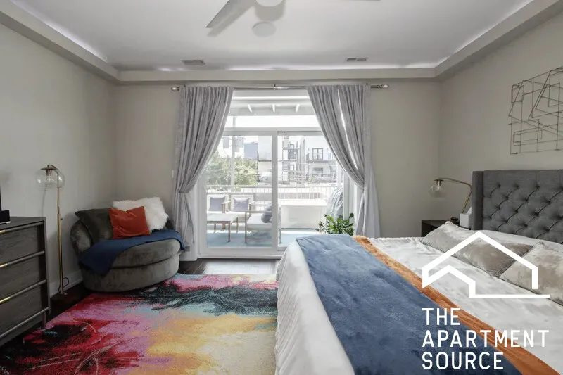 1327 W Grand Ave   60642 60642-unit#2W-Chicago-IL