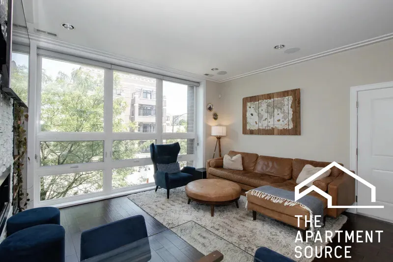 1327 W Grand Ave   60642 60642-unit#2W-Chicago-IL