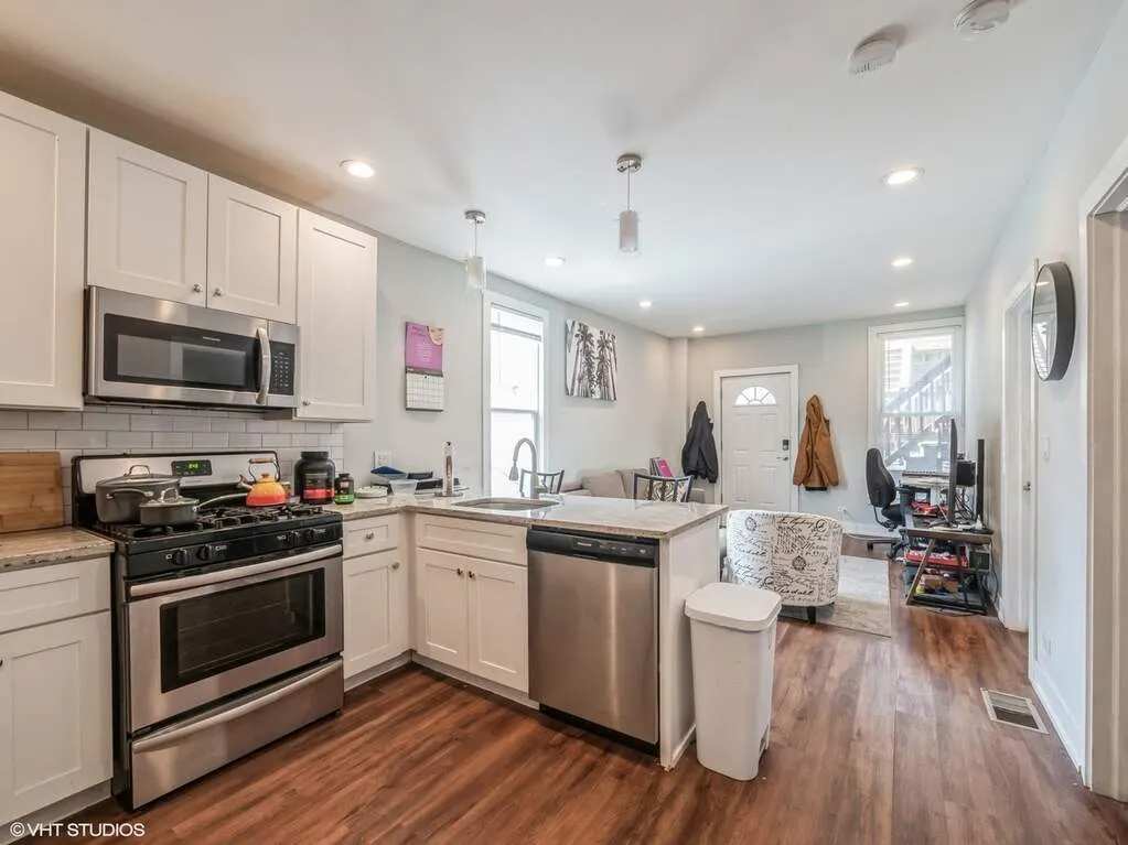 1305 W Barry Ave 60657 60657-unit#1-R-Chicago-IL