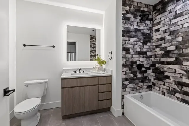 153 W Ohio St   60654 60654-unit#103-Chicago-IL