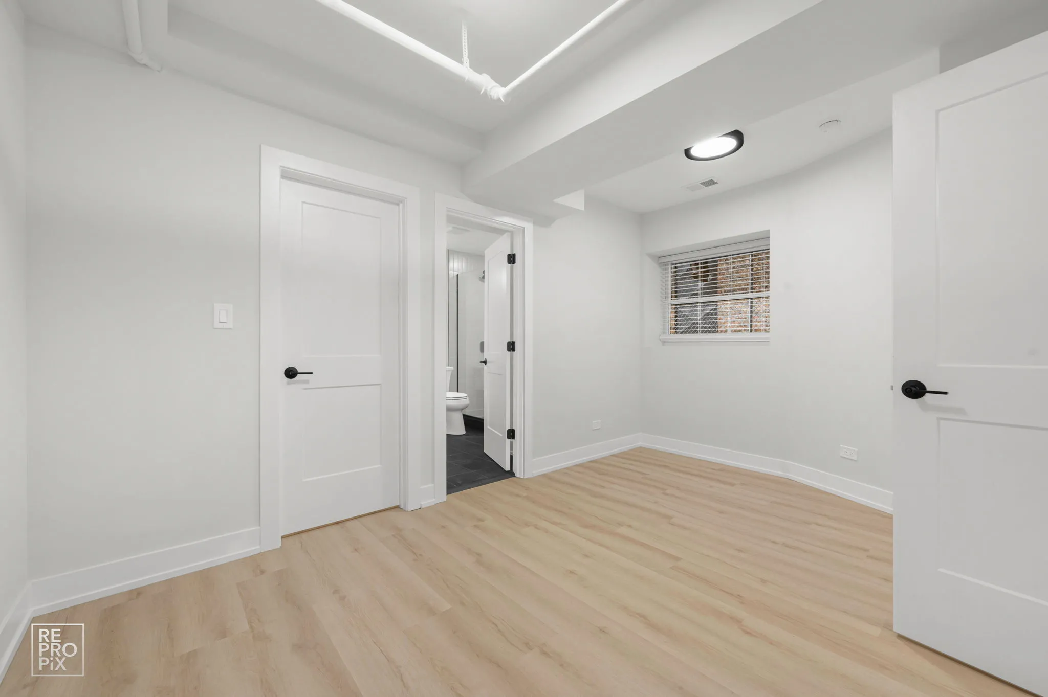 5627 N Wayne Ave   60660 60660-www.5627wayne.com-unit#1-Chicago-IL