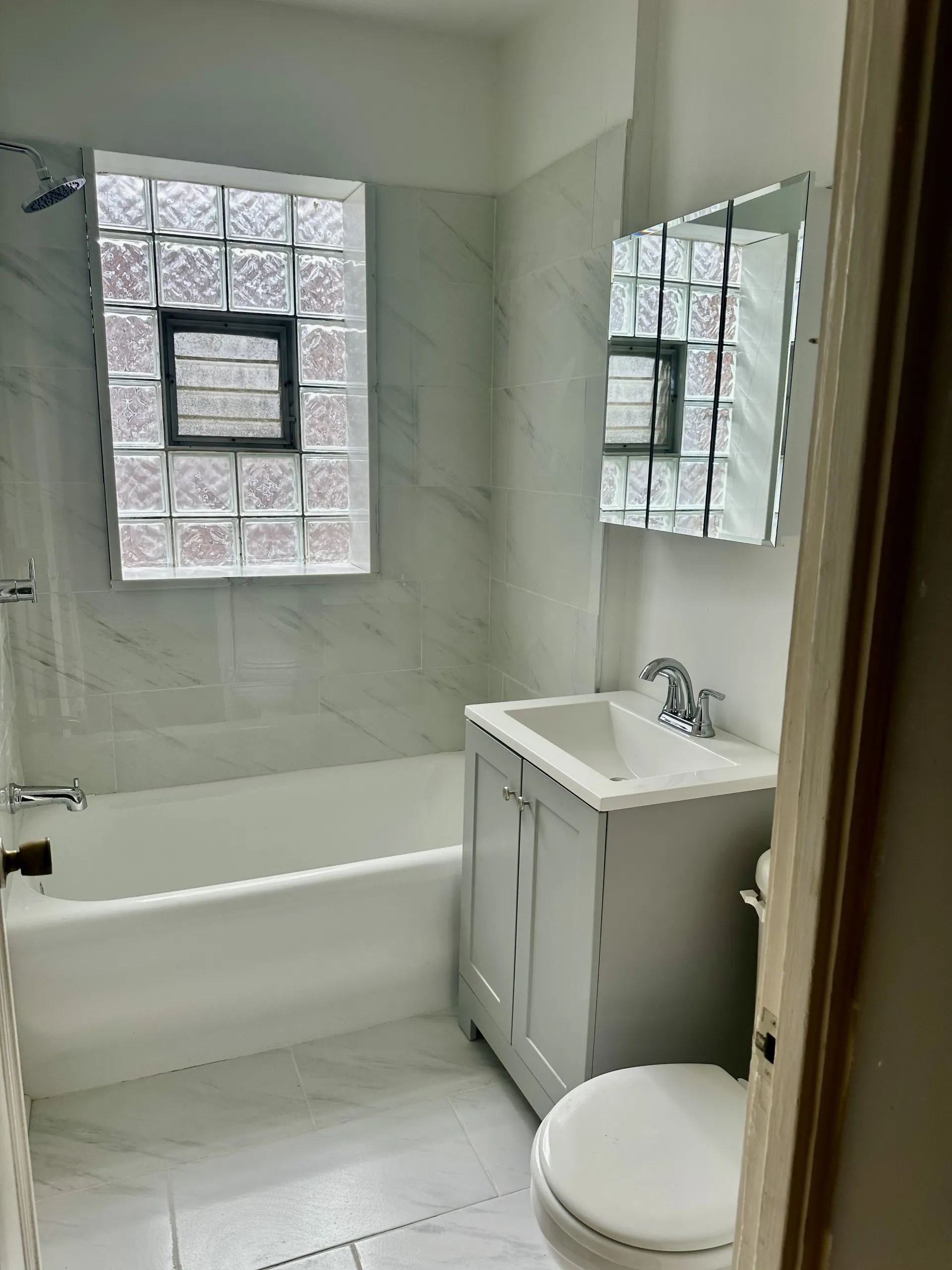 5031 N Harding Ave 60625 60625-unit#2W-Chicago-IL