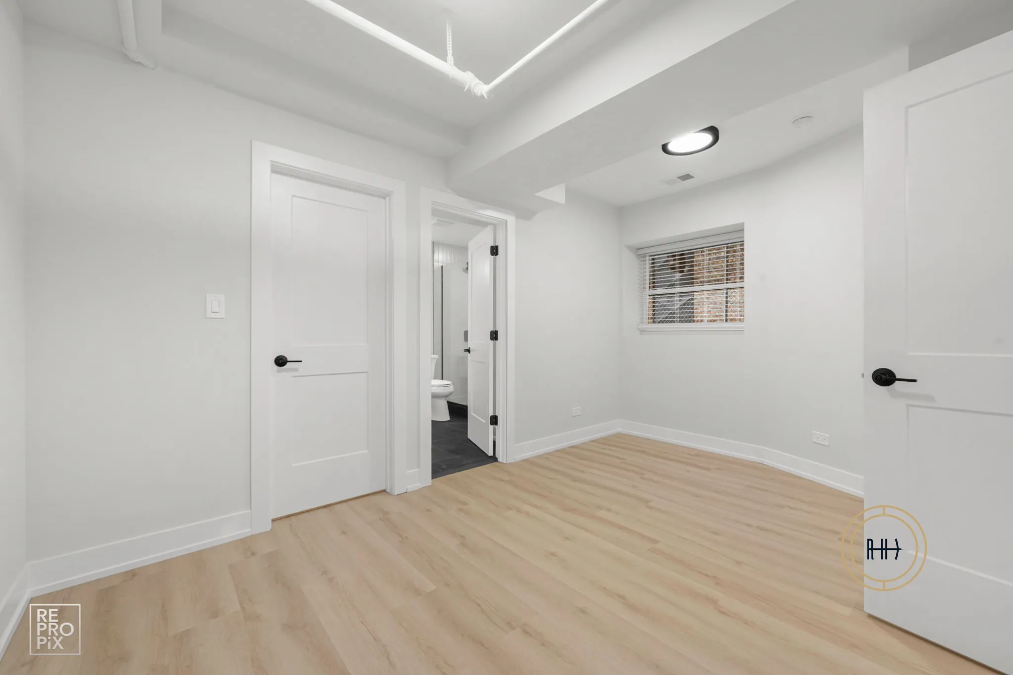 5627 N Wayne Ave   60660 60660-www.5627wayne.com-unit#1-Chicago-IL