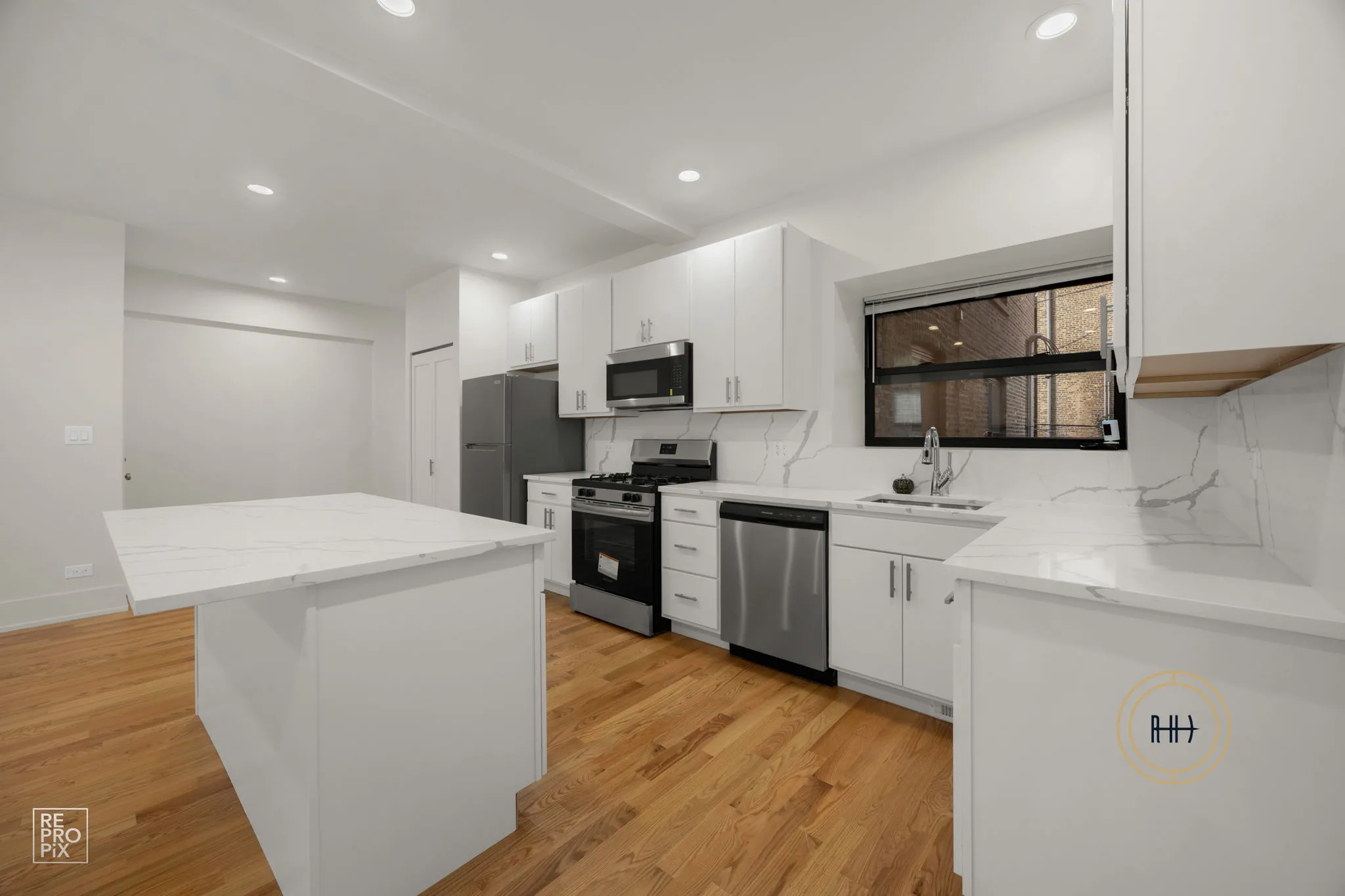 652 W Gordon Terrace   60613 60613-652GordontTerrace.com-unit#3W-Chicago-IL