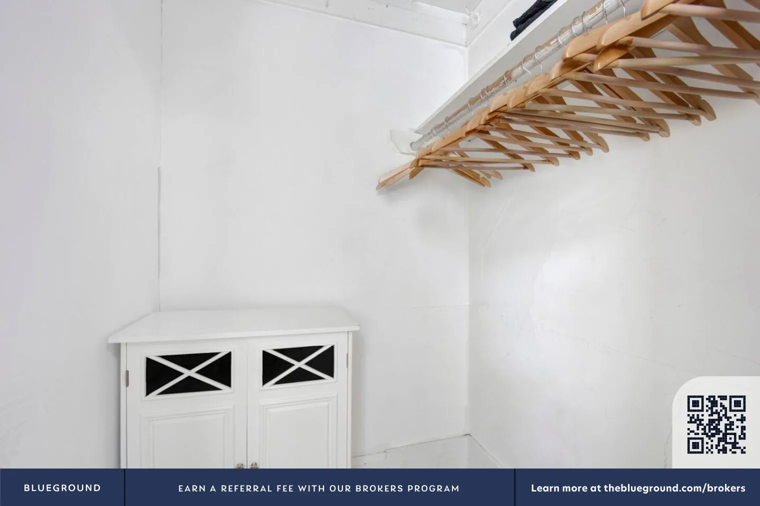 1205 W Oakdale Ave 60657 60657-Building West Oakdale Avenue - sleepy-suites-unit#ID1319104P-Chicago-IL