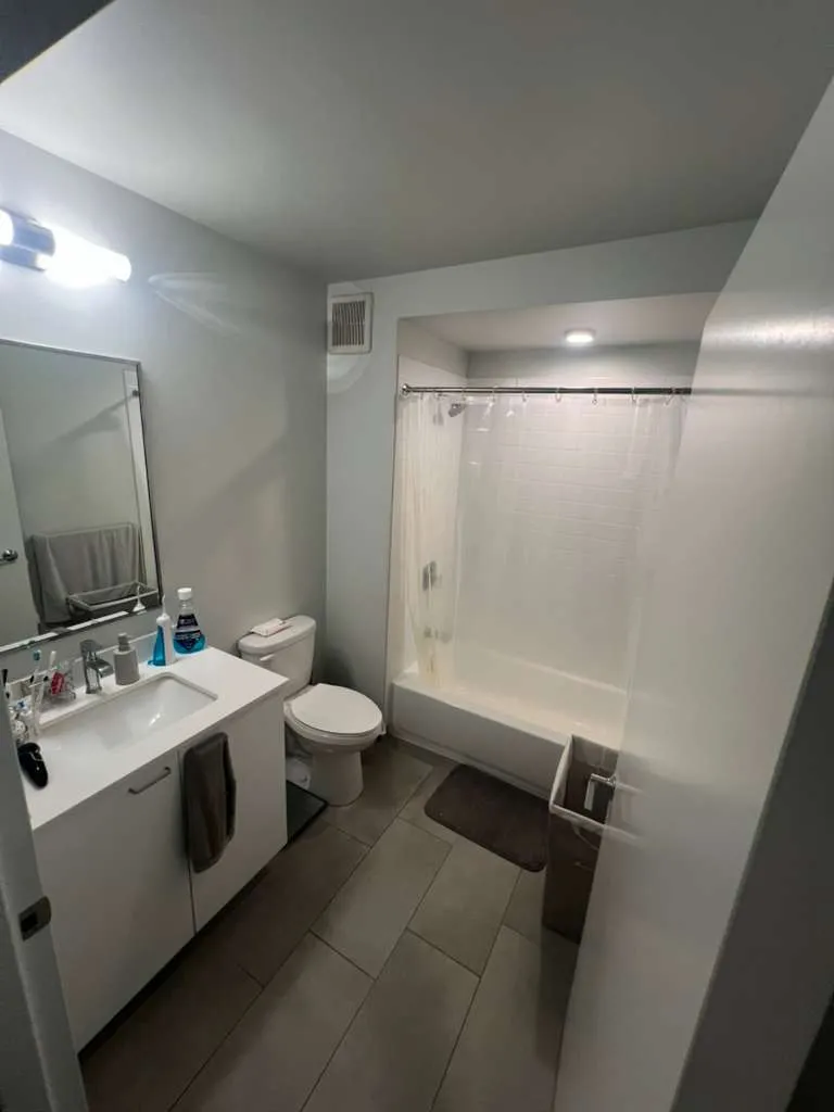 2755 N Hoyne Ave   60647 60647-Lathroop-unit#102-Chicago-IL