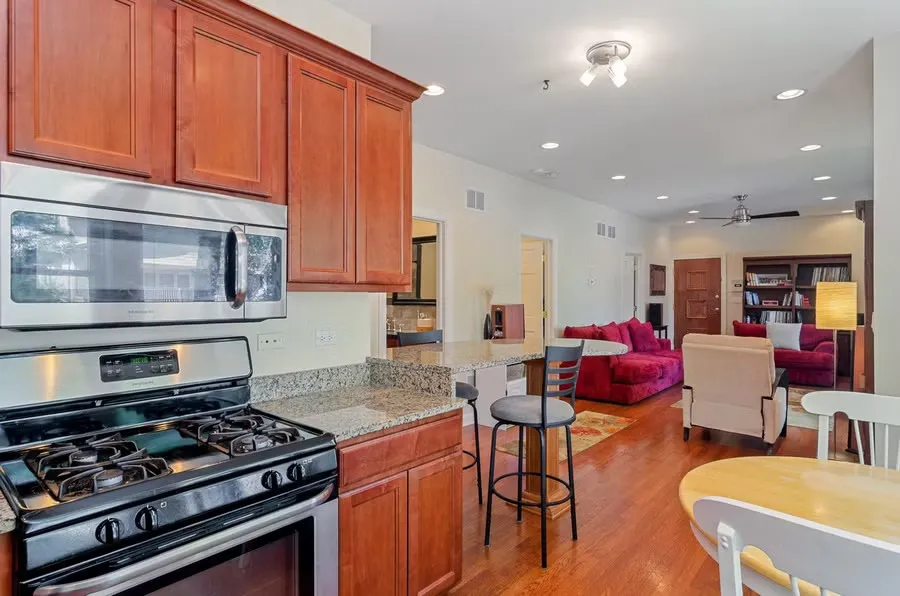 3651 W Byron St   60618 60618-unit#02-Chicago-IL