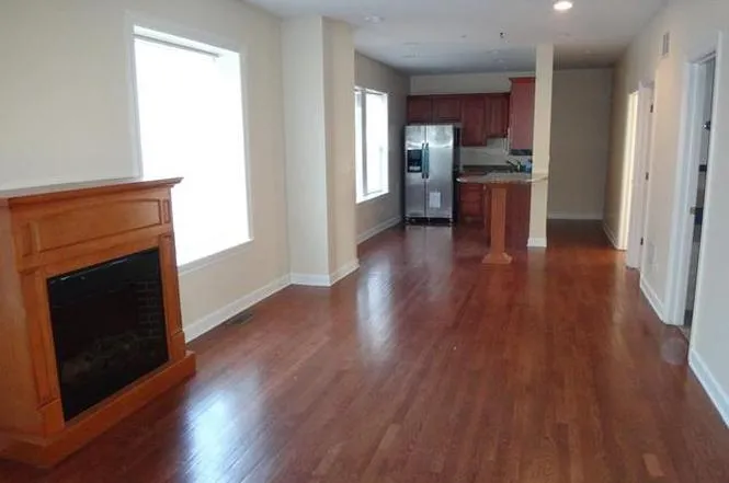 3651 W Byron St   60618 60618-unit#02-Chicago-IL