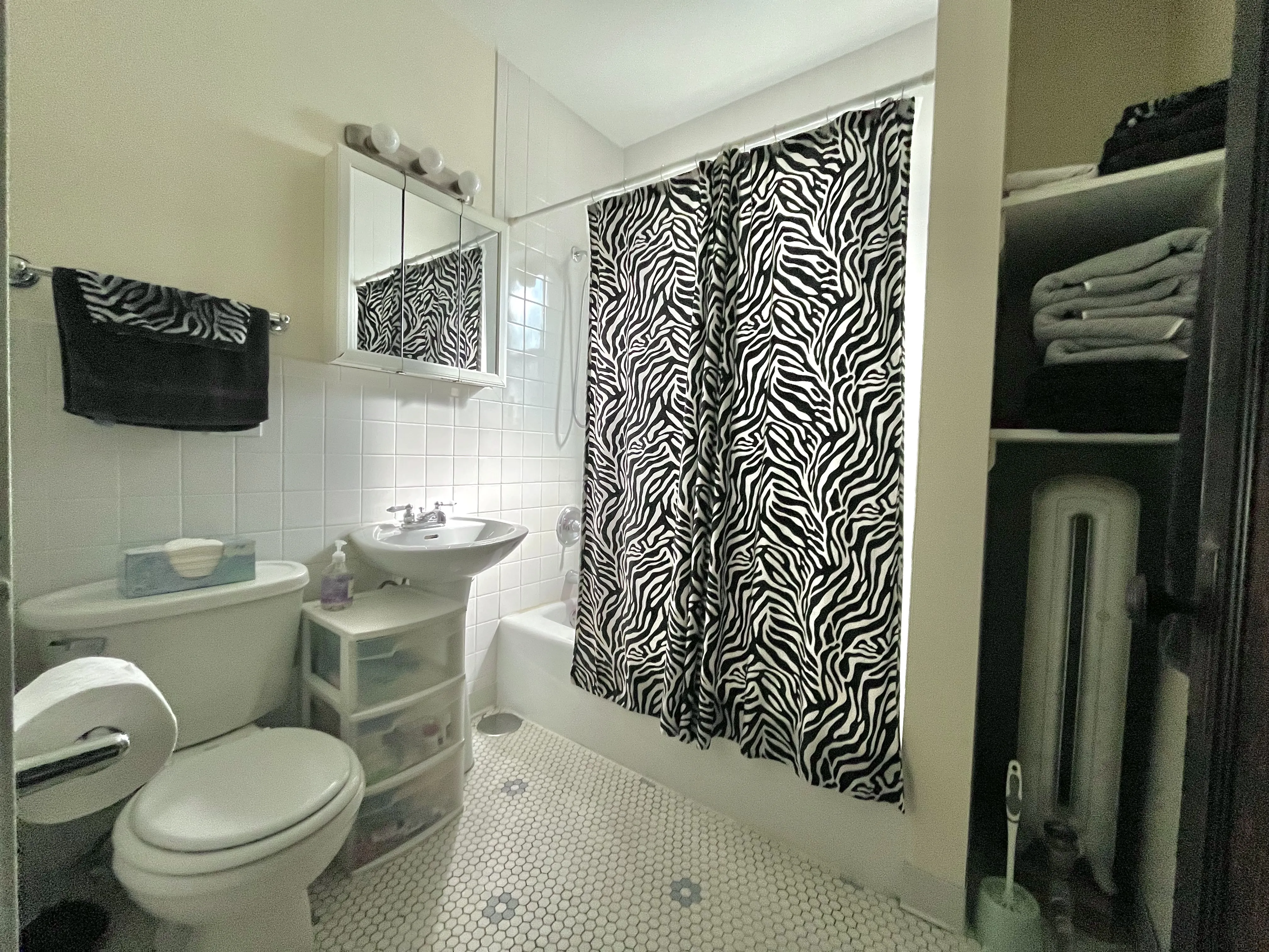 1902 W WAVELAND AVE 60613-MVK Apartments-unit#2nd-Chicago-IL