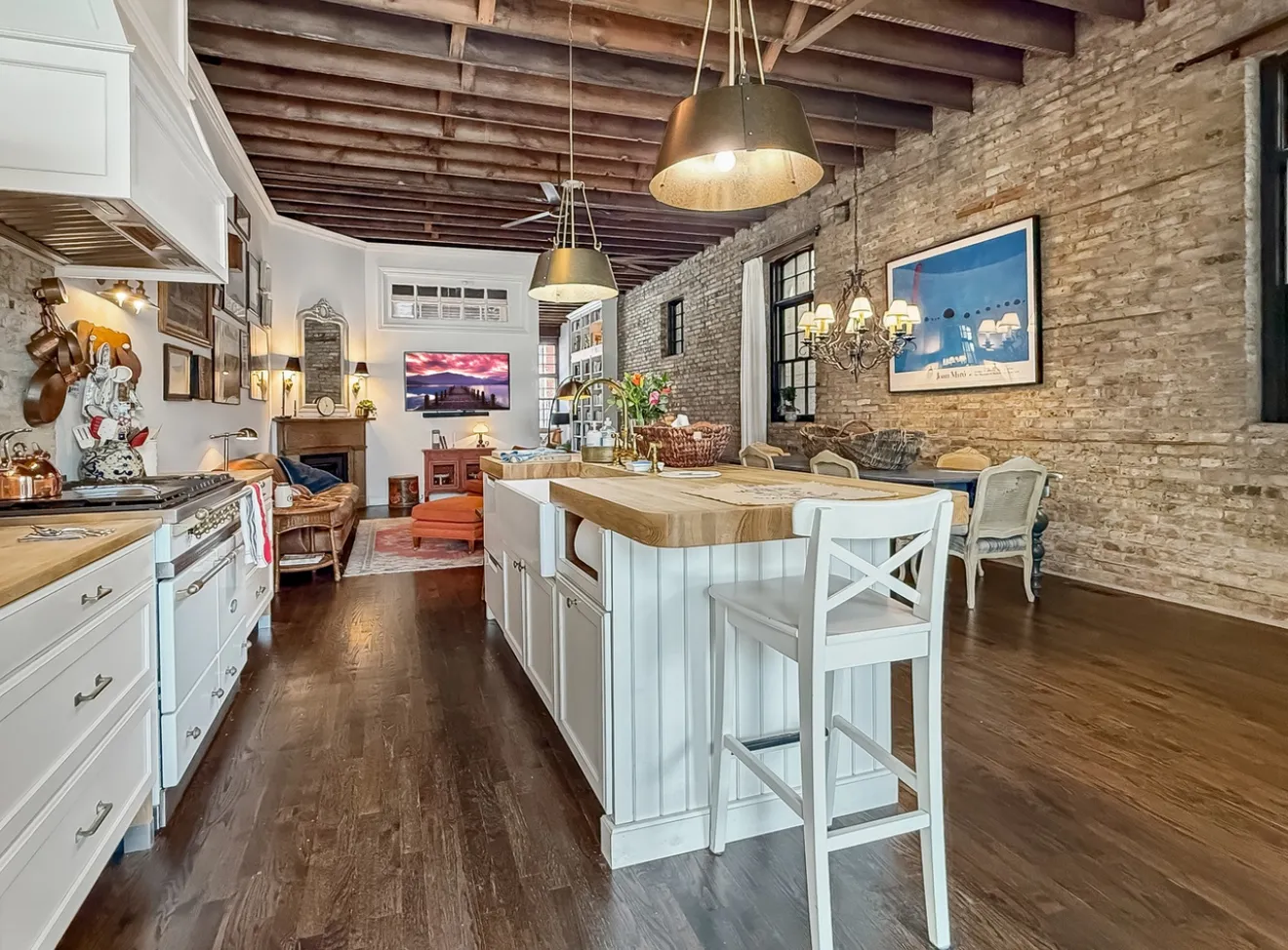 1917 W Belmont Ave   60657 60657-1917 w belmont-unit#1stfloor-Chicago-IL
