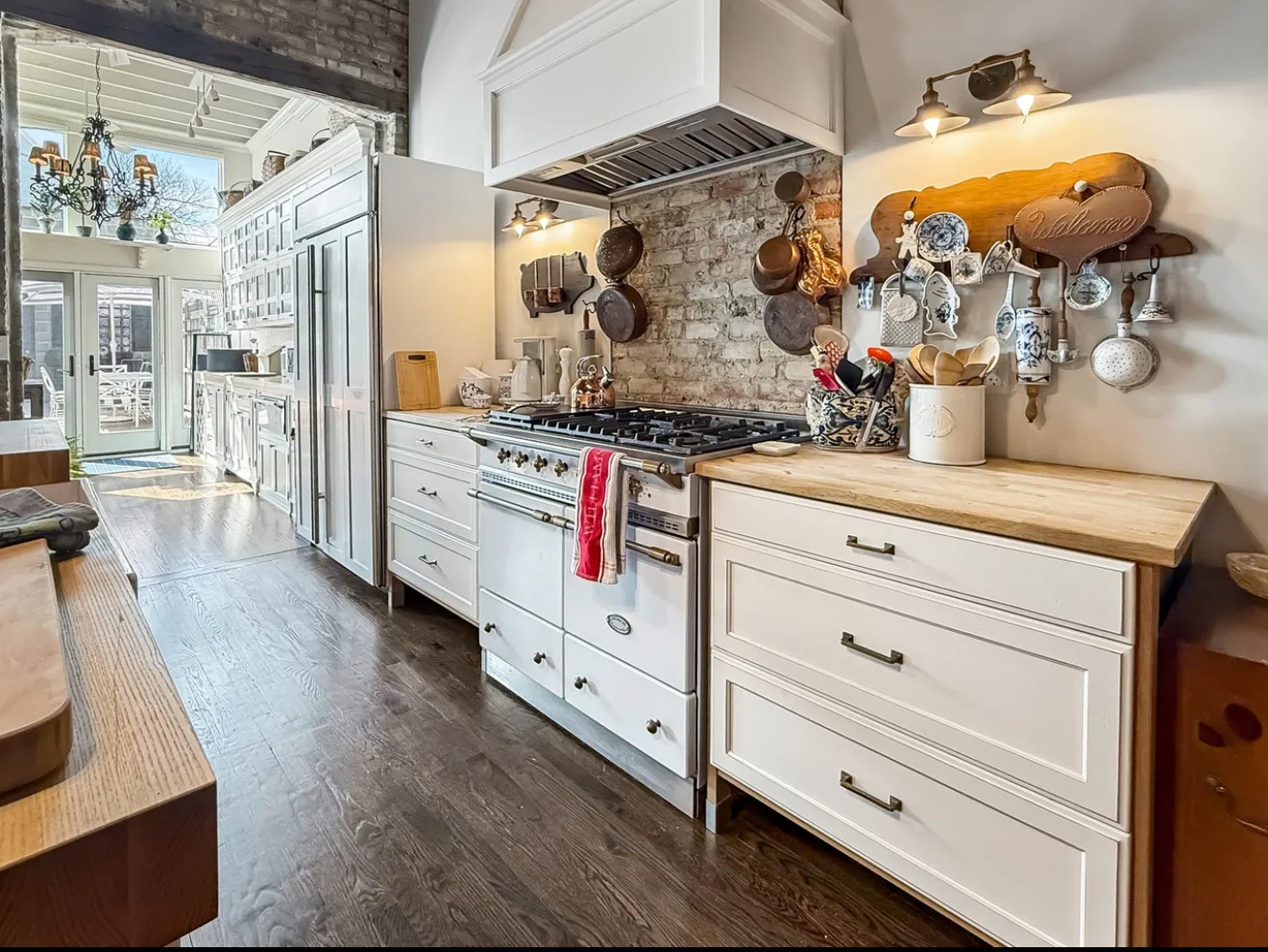 1917 W Belmont Ave   60657 60657-1917 w belmont-unit#1stfloor-Chicago-IL