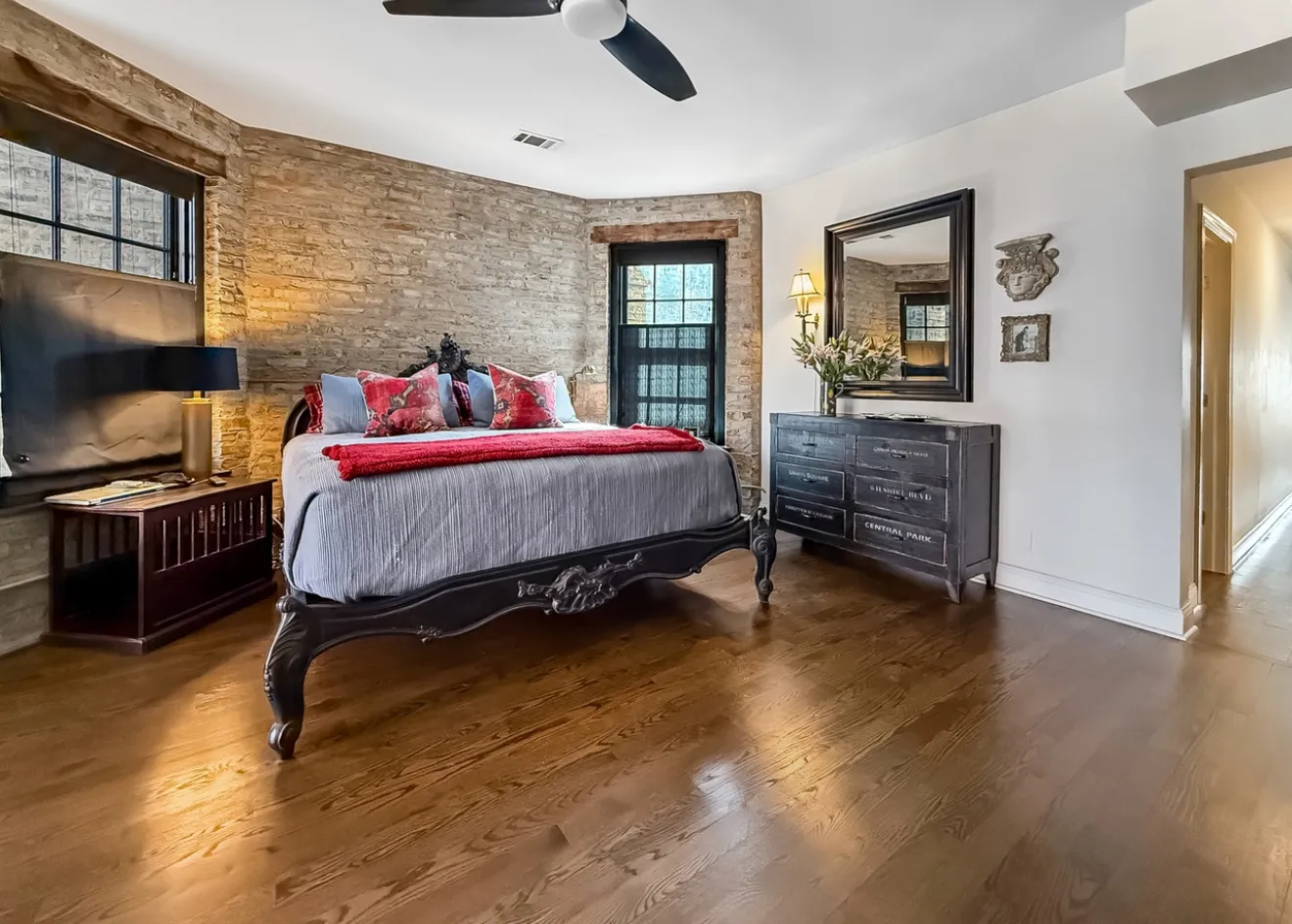 1917 W Belmont Ave   60657 60657-1917 w belmont-unit#1stfloor-Chicago-IL