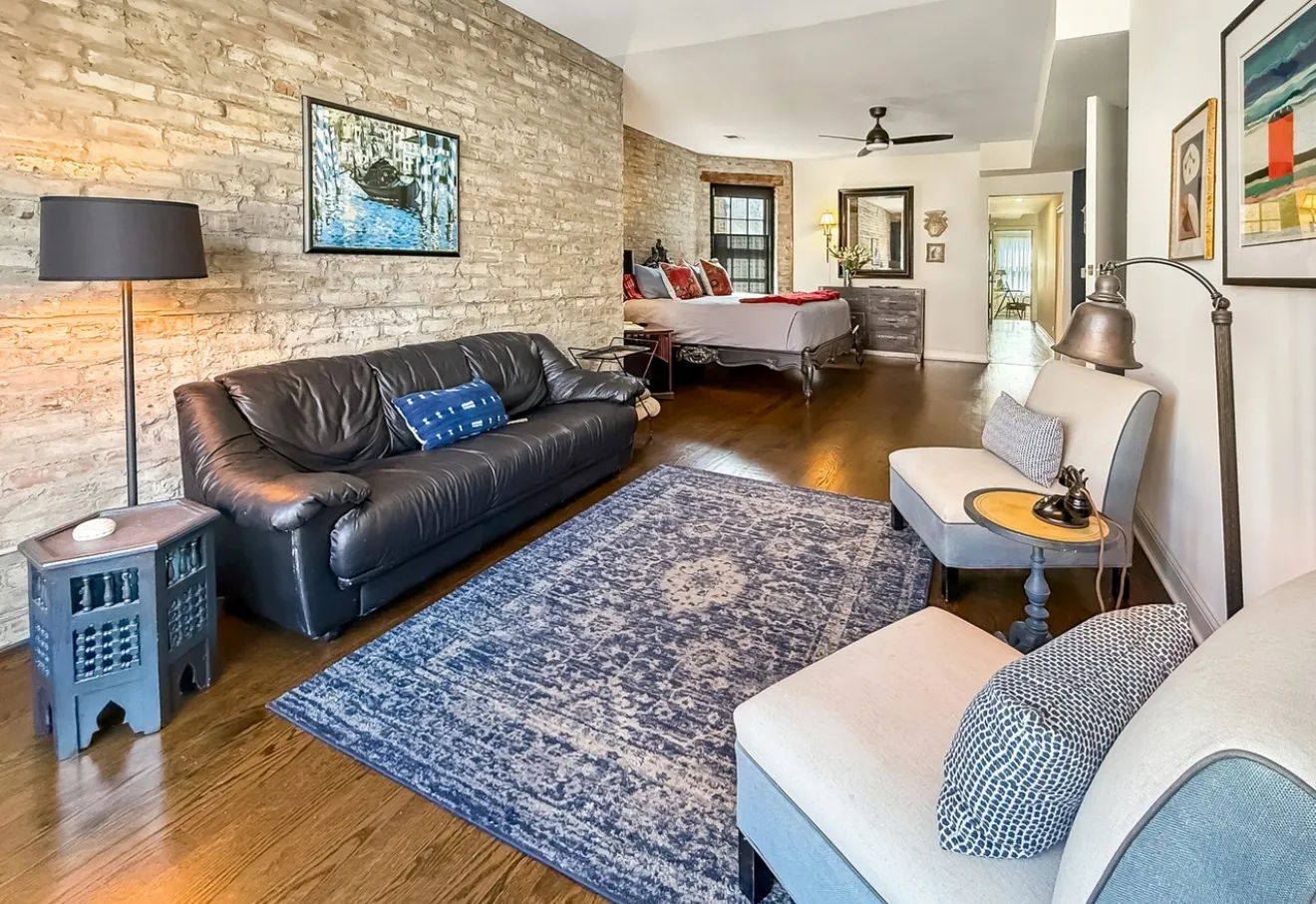 1917 W Belmont Ave   60657 60657-1917 w belmont-unit#1stfloor-Chicago-IL