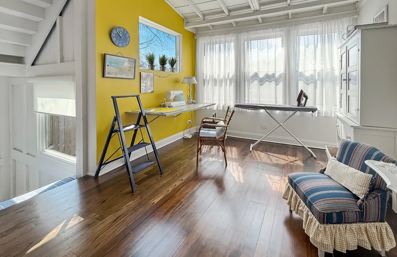 1917 W Belmont Ave   60657 60657-1917 w belmont-unit#1stfloor-Chicago-IL