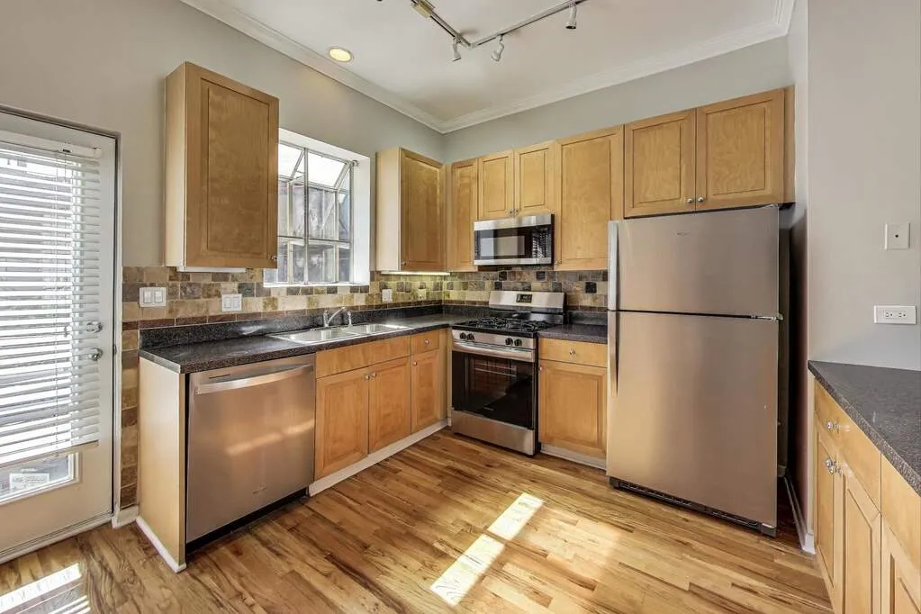 1145 W NEWPORT AVE 60657-unit#TH-U-Chicago-IL