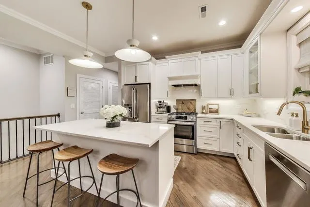 1533 N Cleveland Ave   60610 60610-unit#1s-Chicago-IL