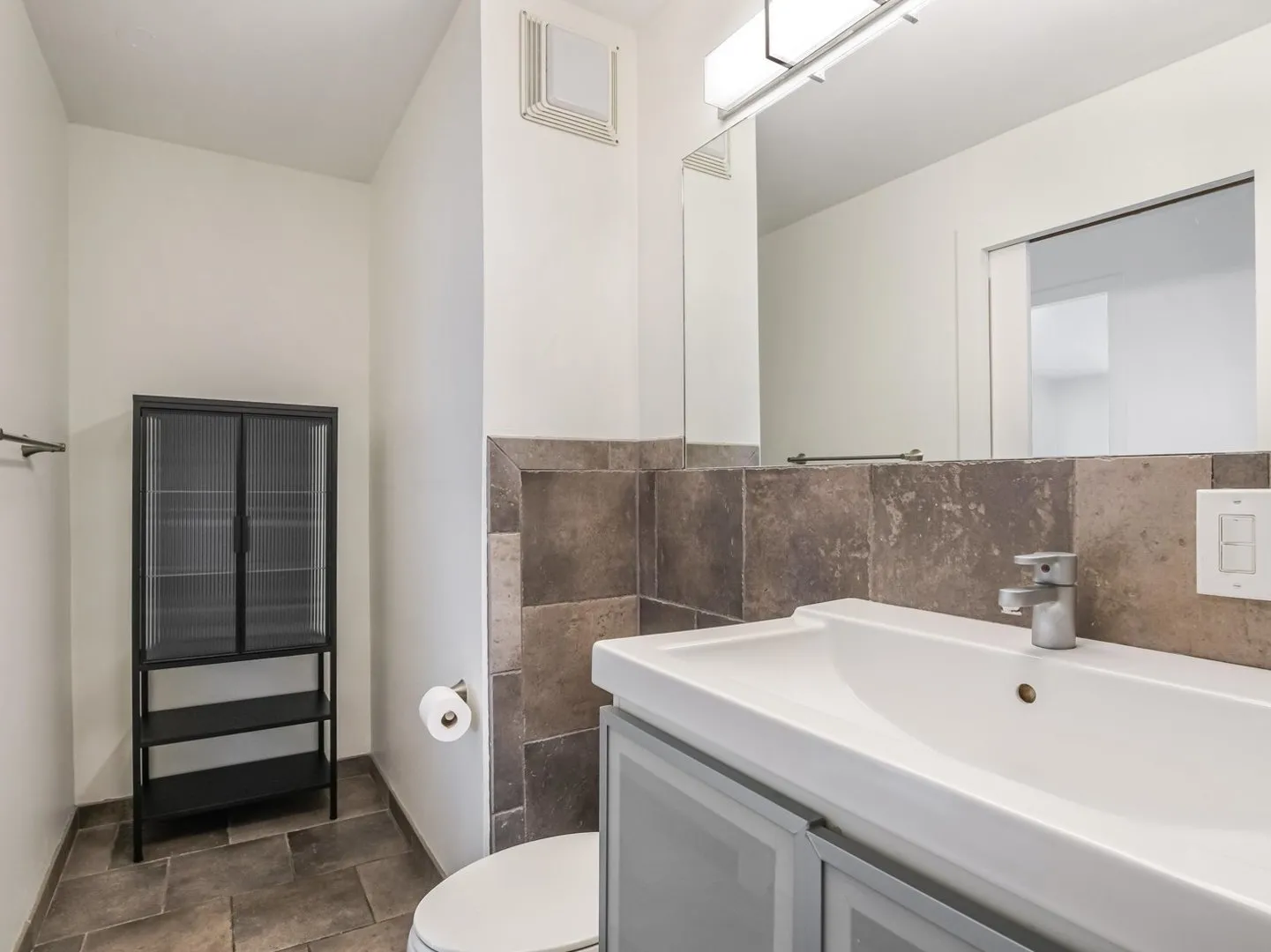 1455 N Sandburg Terrace   60610 60610-unit#1904-Chicago-IL