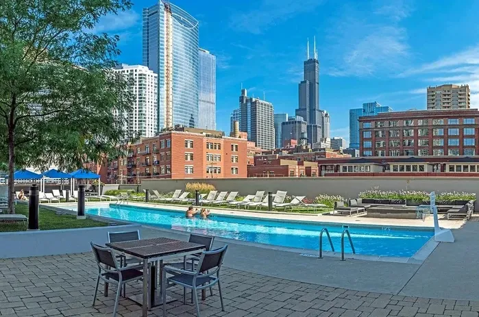 353 N Desplaines St   60661 60661-Chicago-IL