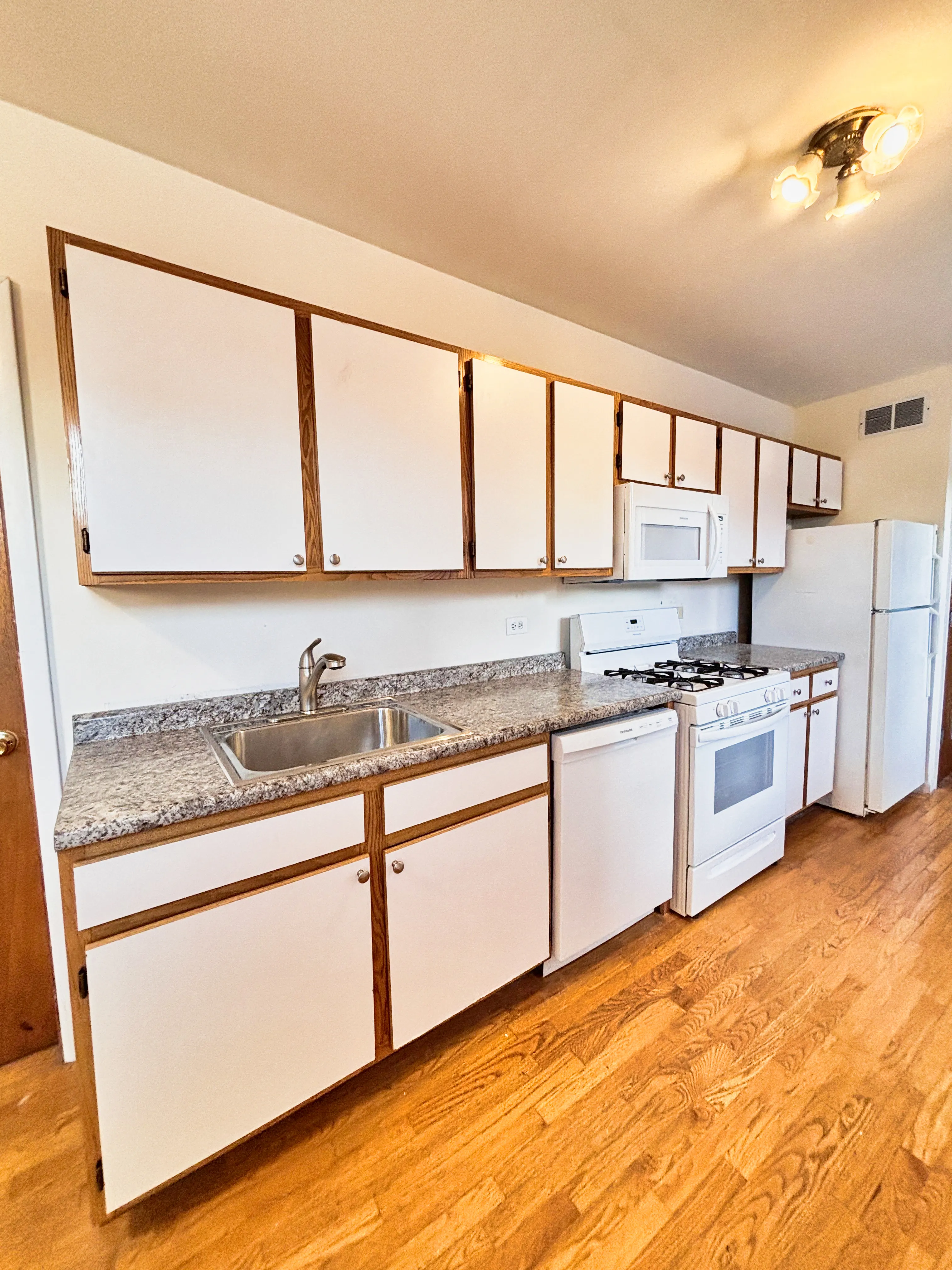 1532 W Thomas St   60642 60642-unit#2R-Chicago-IL