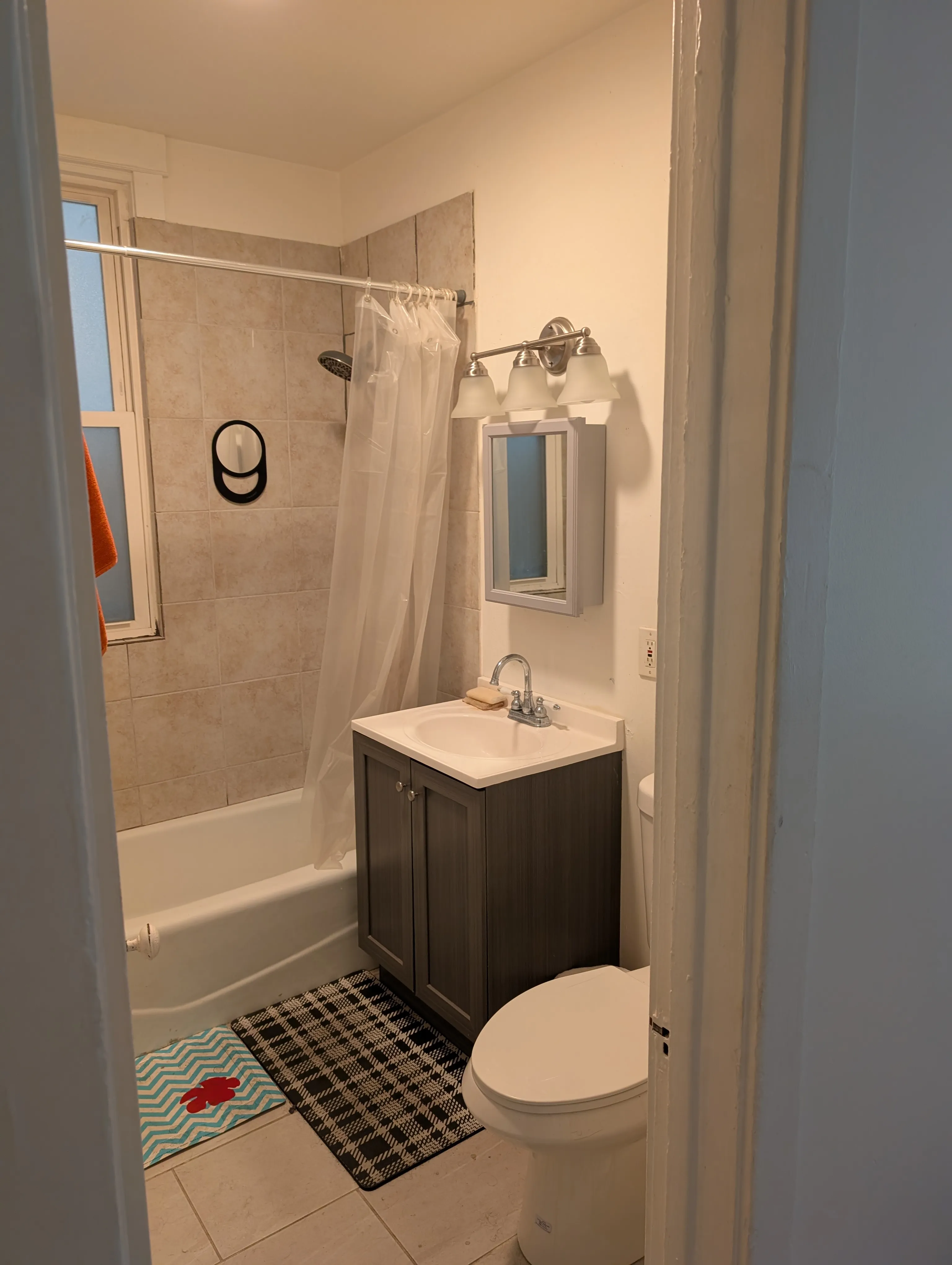 2417 W MONTROSE AVE 60618-unit#01F-Chicago-IL