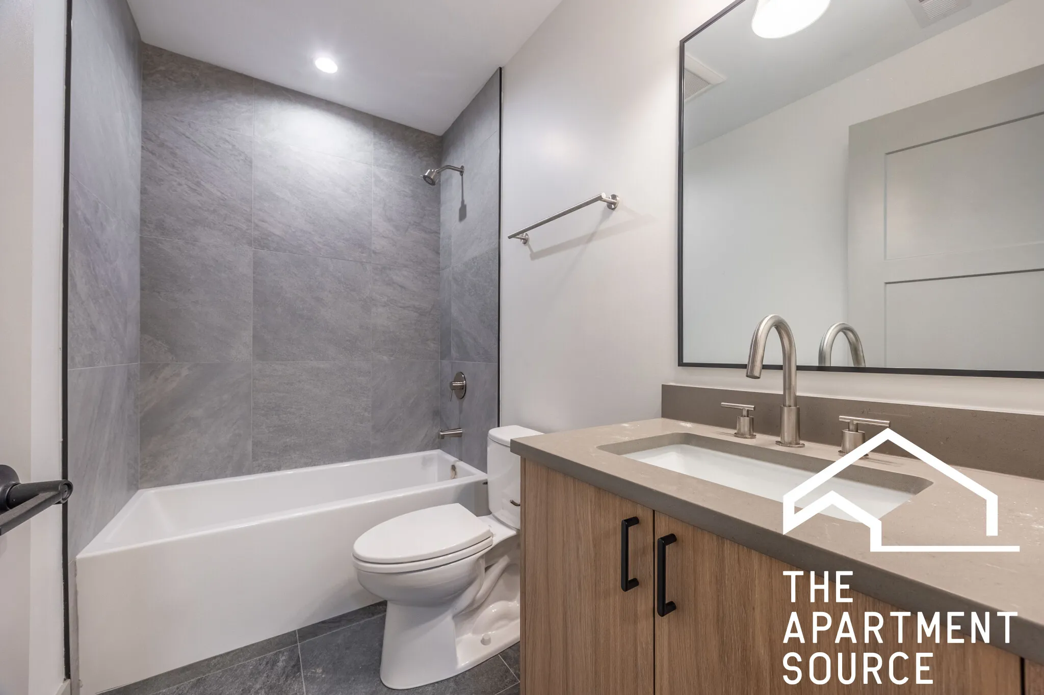 1329 W Estes Ave   60626 60626-unit#1C-Chicago-IL