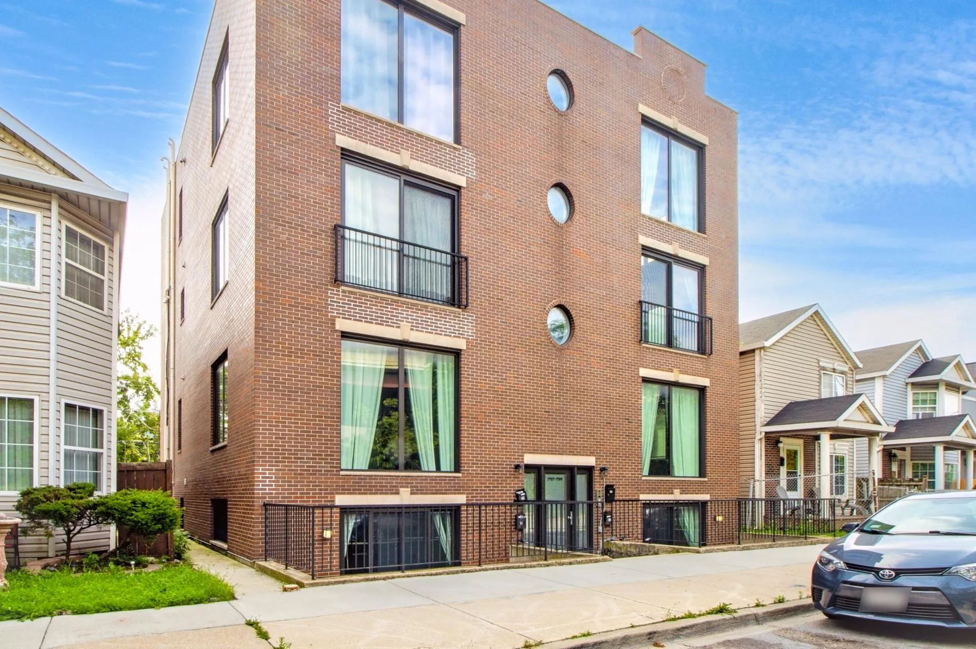 1707 S Ruble St 60616 60616-unit#2S-Chicago-IL