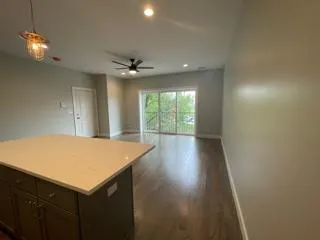 1347 W 47th St   60609 60609-unit#2E-Chicago-IL