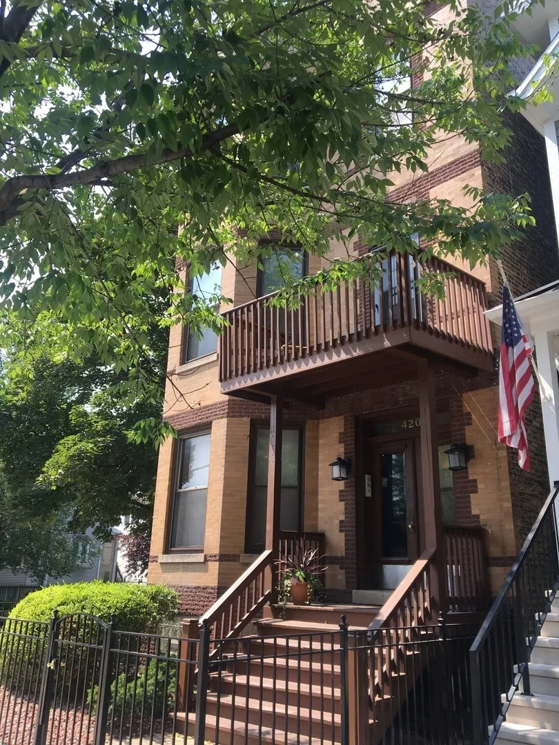 4200 N Damen Ave 60618 60618-4200 Damen-unit#G-Chicago-IL