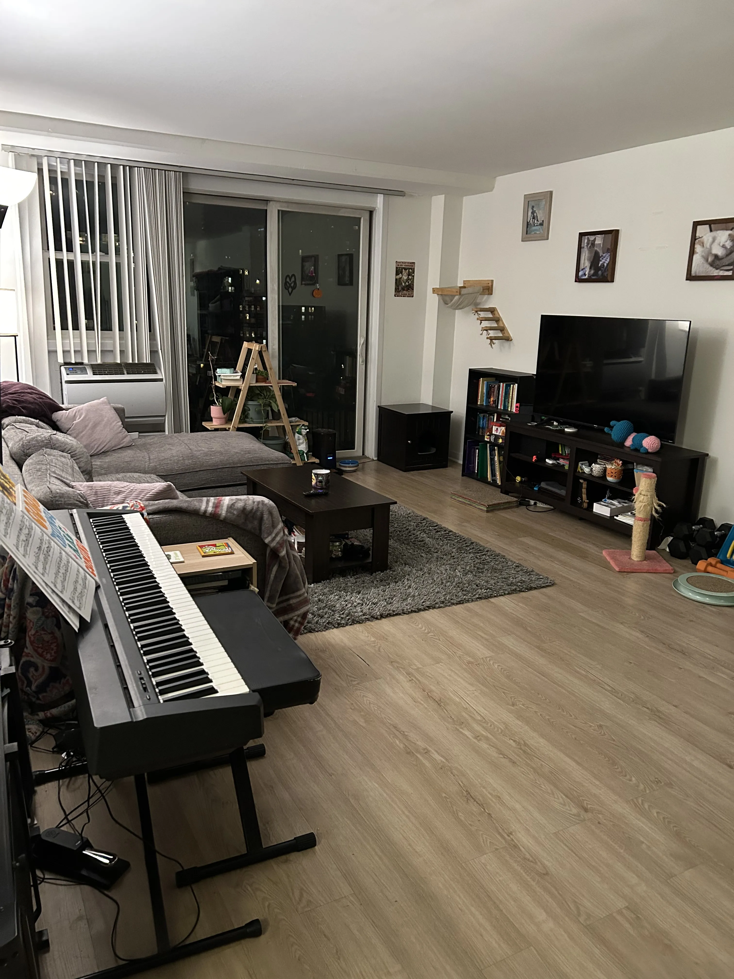 441 W Oakdale Ave 60657-unit#10B-Chicago-IL