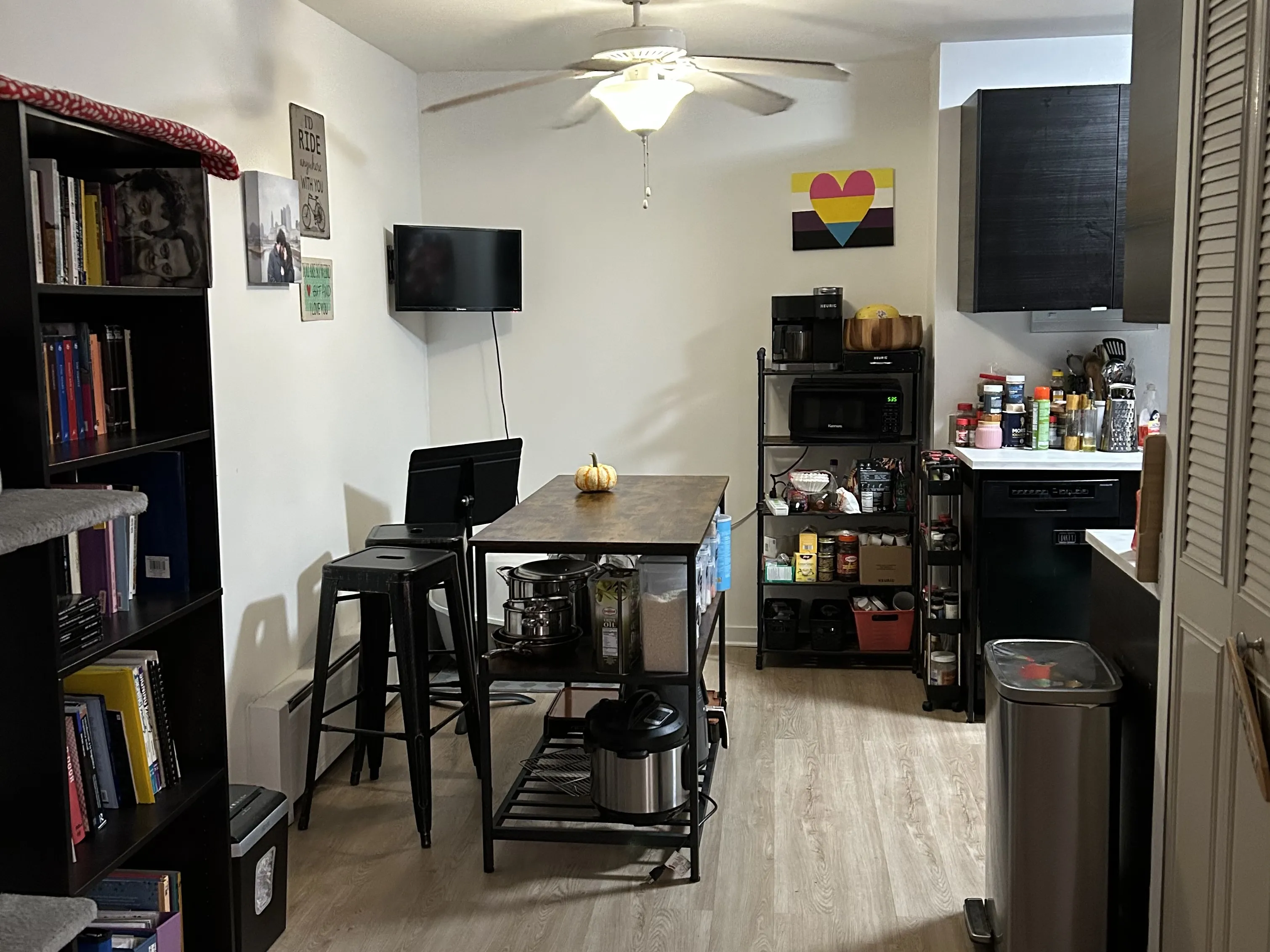 441 W Oakdale Ave 60657-unit#10B-Chicago-IL