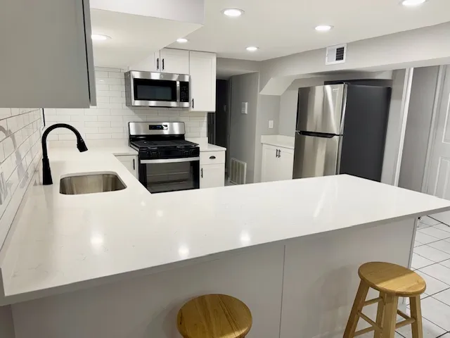 4200 N Damen Ave   60618 60618-4200 Damen-unit#G-Chicago-IL