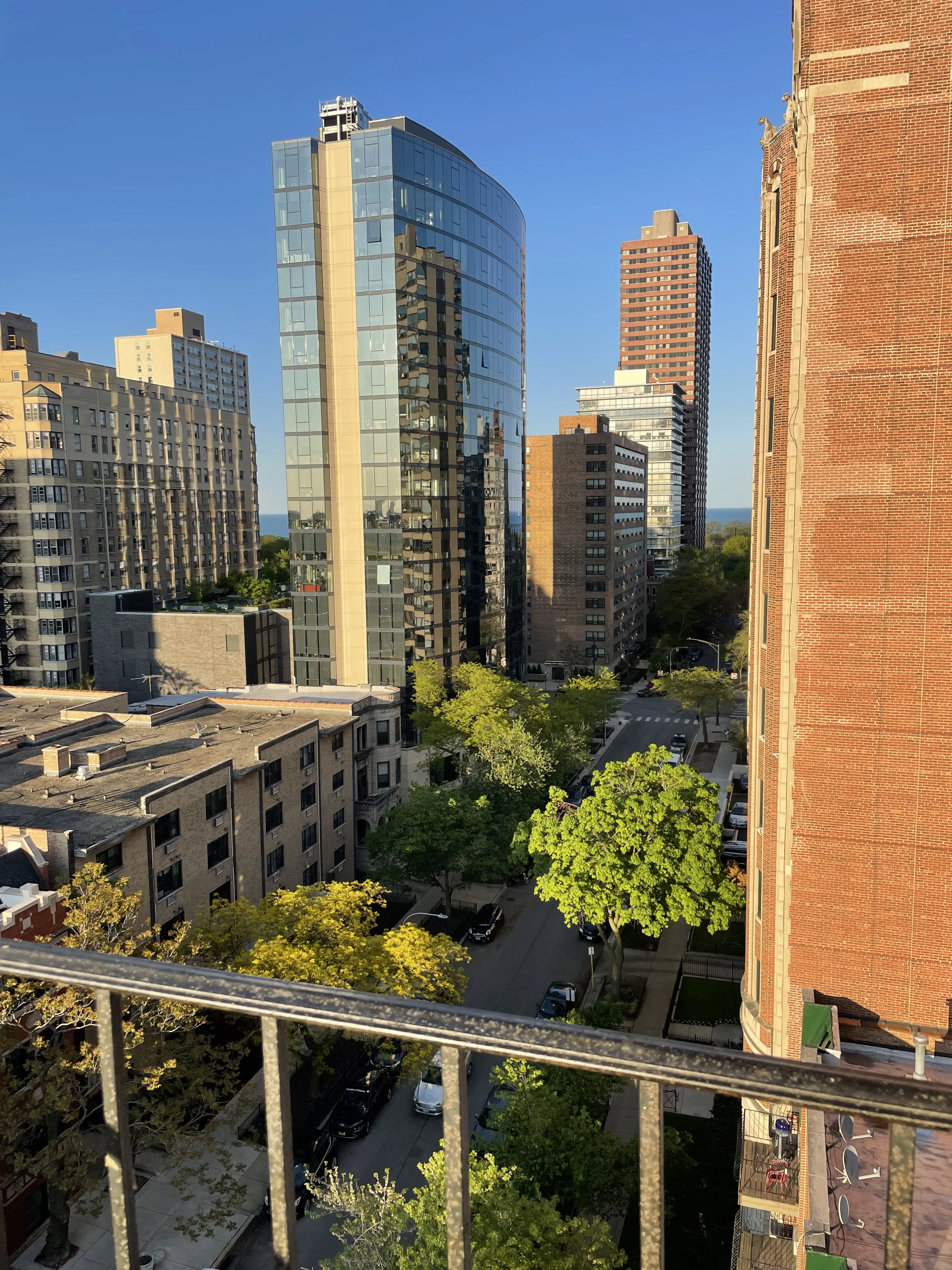 441 W Oakdale Ave 60657-unit#10B-Chicago-IL