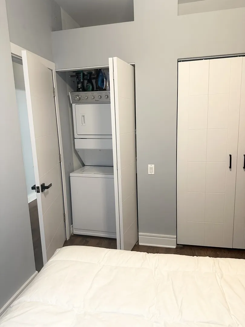 212 W Washington St   60606 60606-unit#1002-Chicago-IL