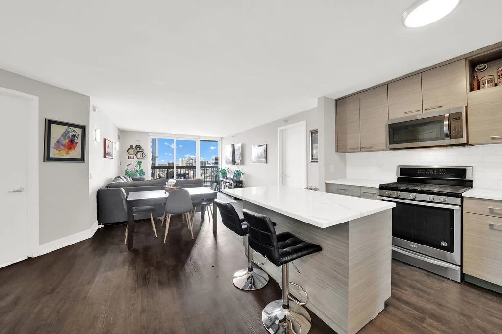 545 N Dearborn St   60654 60654-unit#2011-Chicago-IL