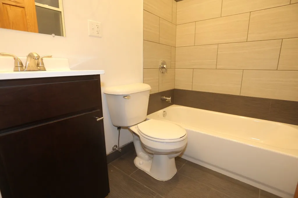 1704 W Sunnyside, ,  60640 60640-unit#2-Chicago-IL