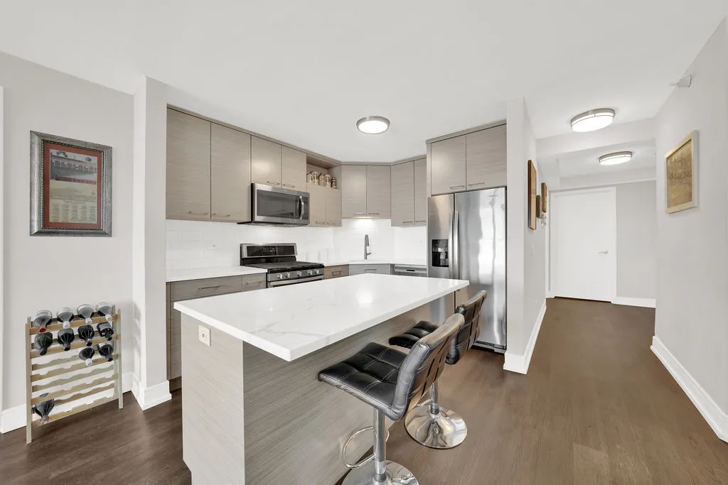 545 N Dearborn St   60654 60654-unit#2011-Chicago-IL