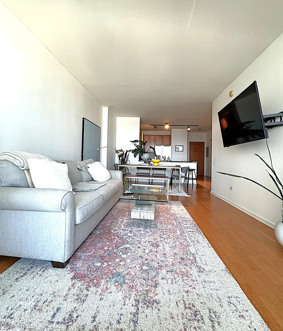 210 S Desplaines St   60661 60661-unit#1409-Chicago-IL