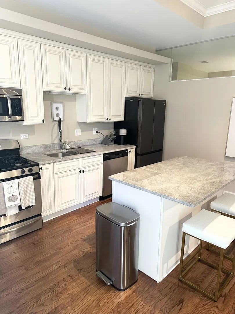 212 W Washington St   60606 60606-unit#1002-Chicago-IL