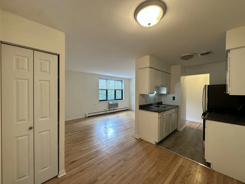 424 W Oakdale, ,  60657 60657-unit#301-Chicago-IL