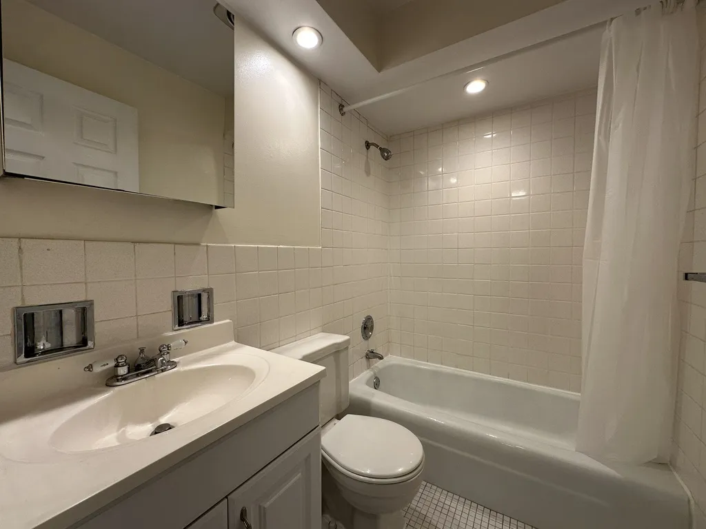 424 W Oakdale, ,  60657 60657-unit#301-Chicago-IL