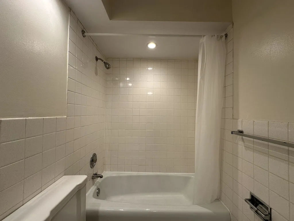 424 W Oakdale, ,  60657 60657-unit#301-Chicago-IL