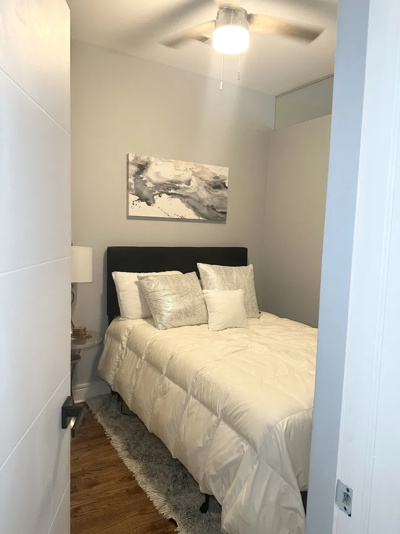 212 W Washington St   60606 60606-unit#1002-Chicago-IL