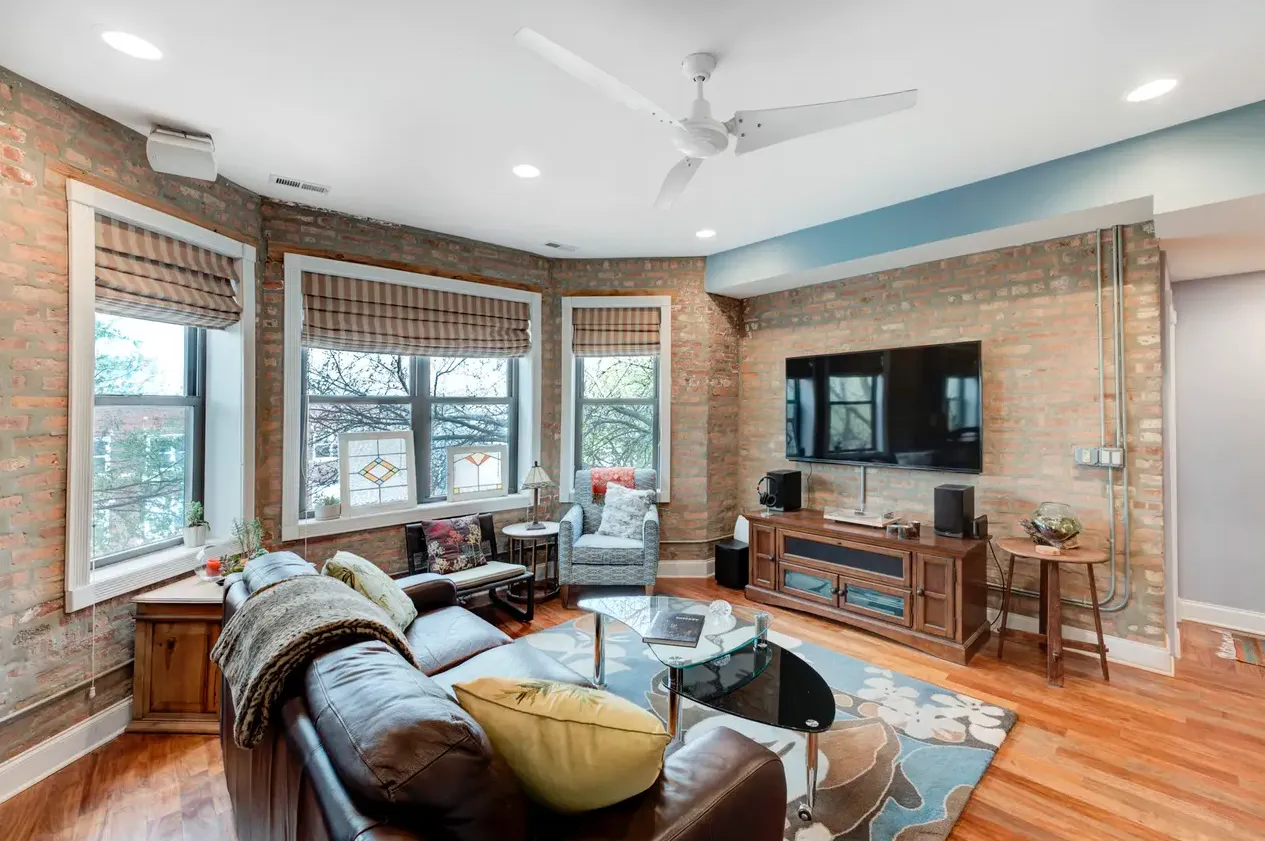 2050 W Hood Ave 60659 60659-unit#4b-Chicago-IL