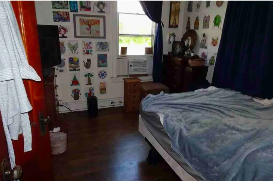 5065 Wolcott living room