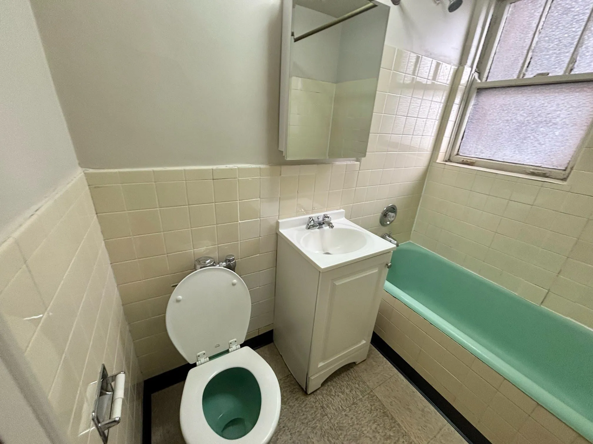 1220 N State Pkwy   60610 60610-Canterbury Court Apartments-Chicago-IL