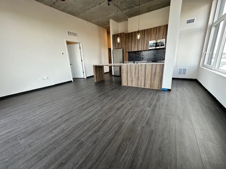 150 N Ashland Ave   60607 60607-unit#617-Chicago-IL